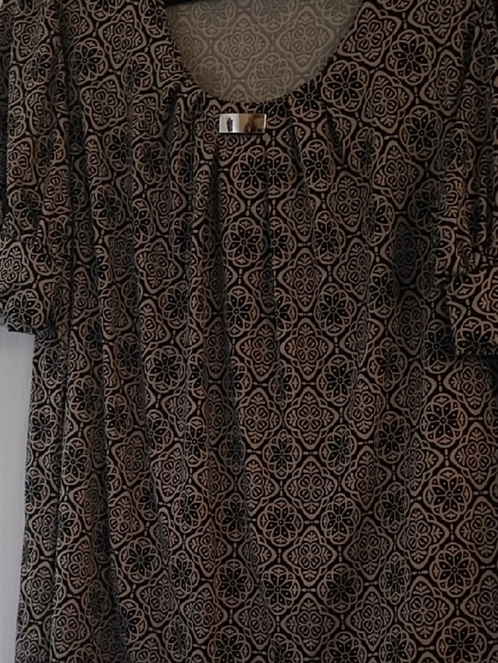 Notations Black and Cream Short Sleeve Scoop Neck Top